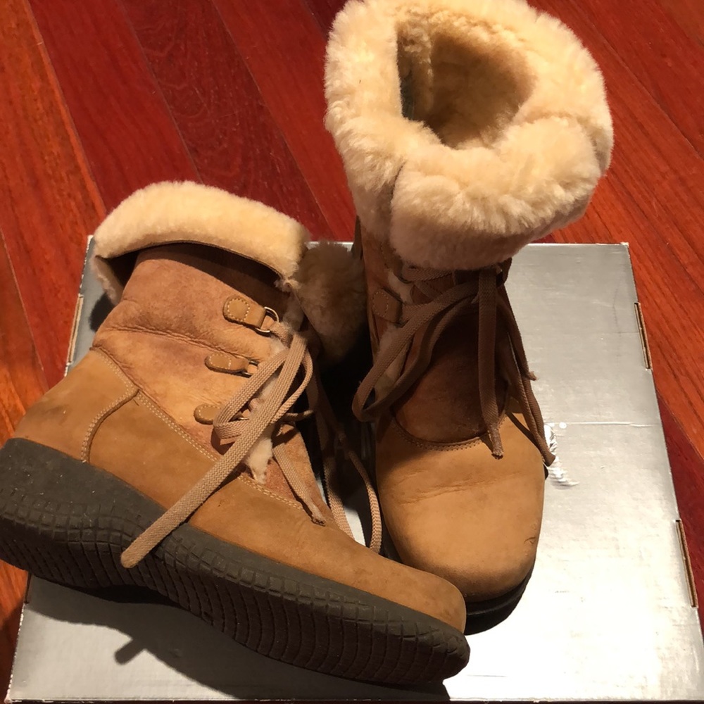 La Canadienne Laila shearling boots - Picture 2 of 13